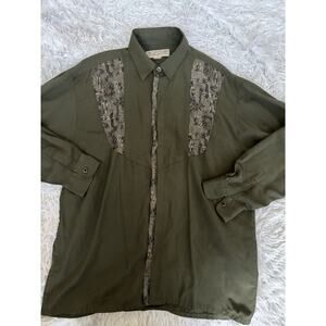 Tipo's adult sz. L olive green design button up top. Rare, great find